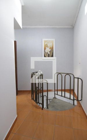 Casa à venda com 360m², 5 quartos e 4 vagasEscada