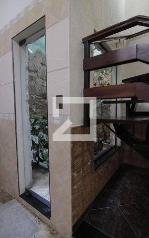 Casa à venda com 360m², 5 quartos e 4 vagasDetalhe