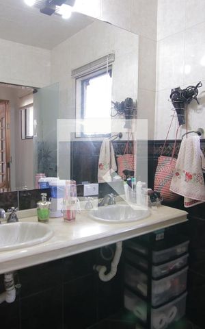 Casa à venda com 360m², 5 quartos e 4 vagasBanheiro Quarto 1