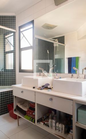Apartamento à venda com 157m², 4 quartos e 2 vagas Apartamento à venda com 157m², 4 quartos e 2 vagasBanheiro Quarto 1