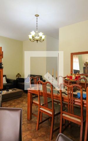 Casa à venda com 264m², 3 quartos e 2 vagas Casa à venda com 264m², 3 quartos e 2 vagasSala