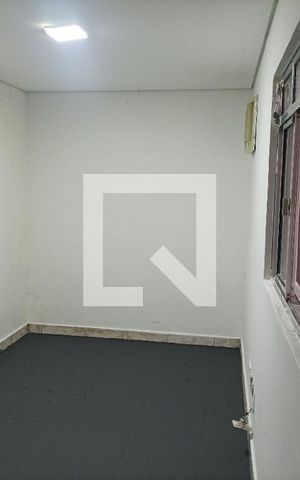 Casa à venda com 300m², 3 quartos e 3 vagas Casa à venda com 300m², 3 quartos e 3 vagasQuarto 04