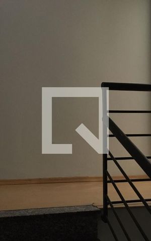 Casa para alugar com 90m², 2 quartos e 2 vagas Casa para alugar com 90m², 2 quartos e 2 vagasEscada