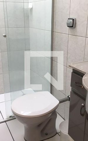 Casa para alugar com 90m², 2 quartos e 2 vagas Casa para alugar com 90m², 2 quartos e 2 vagasBanheiro