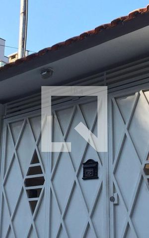 Casa para alugar com 90m², 2 quartos e 2 vagas Casa para alugar com 90m², 2 quartos e 2 vagasFachada