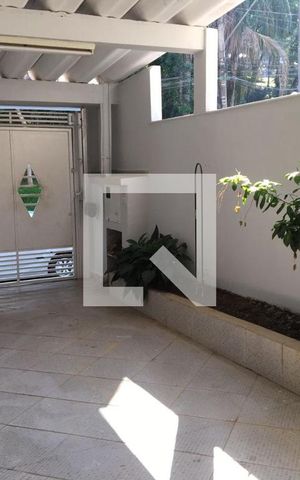 Casa para alugar com 90m², 2 quartos e 2 vagas Casa para alugar com 90m², 2 quartos e 2 vagasGaragem