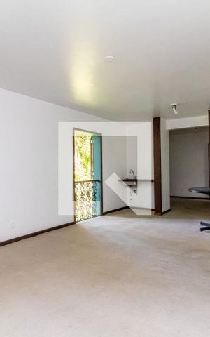 Casa de condomínio à venda com 450m², 5 quartos e 2 vagas Casa de condomínio à venda com 450m², 5 quartos e 2 vagasSala Andar Inferior