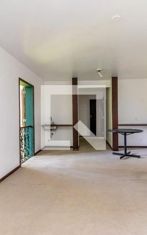 Casa de condomínio à venda com 450m², 5 quartos e 2 vagas Casa de condomínio à venda com 450m², 5 quartos e 2 vagasSala Andar Inferior
