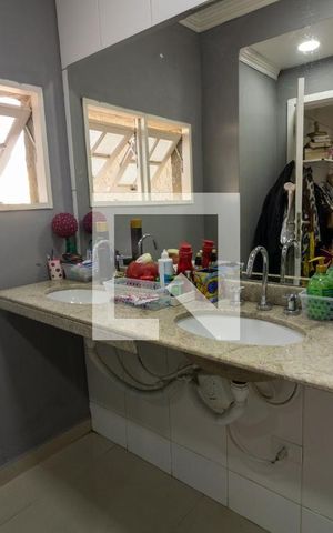 Casa à venda com 350m², 3 quartos e 2 vagas Casa à venda com 350m², 3 quartos e 2 vagasBanheiro Suite
