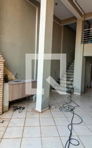 Casa à venda com 350m², 3 quartos e 2 vagas Casa à venda com 350m², 3 quartos e 2 vagasQuintal