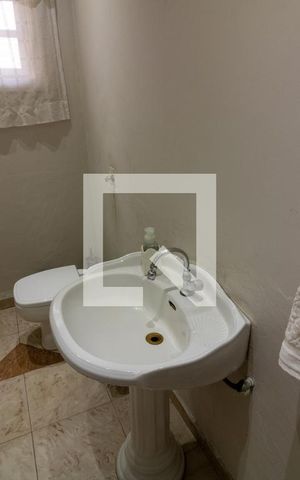 Casa à venda com 350m², 3 quartos e 2 vagas Casa à venda com 350m², 3 quartos e 2 vagasLavabo