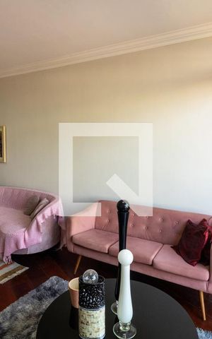 Casa à venda com 350m², 3 quartos e 2 vagas Casa à venda com 350m², 3 quartos e 2 vagasSala