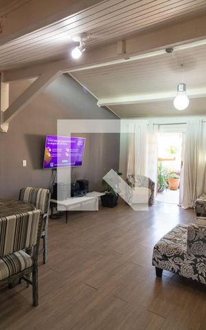 Casa à venda com 350m², 3 quartos e 2 vagas Casa à venda com 350m², 3 quartos e 2 vagasSótão