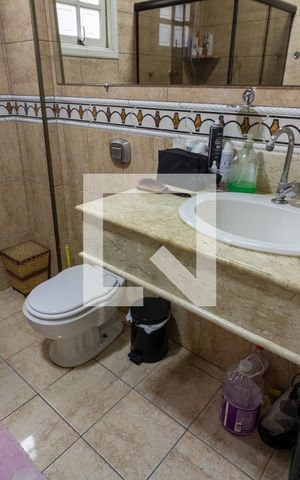 Casa à venda com 350m², 3 quartos e 2 vagas Casa à venda com 350m², 3 quartos e 2 vagasBanheiro