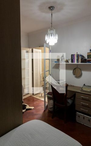 Casa à venda com 350m², 3 quartos e 2 vagas Casa à venda com 350m², 3 quartos e 2 vagasQuarto 1