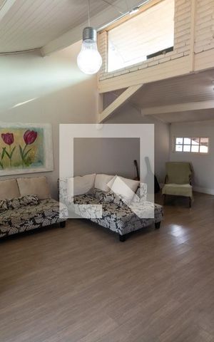 Casa à venda com 350m², 3 quartos e 2 vagas Casa à venda com 350m², 3 quartos e 2 vagasSótão