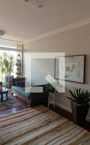 Casa à venda com 350m², 3 quartos e 2 vagas Casa à venda com 350m², 3 quartos e 2 vagasSala