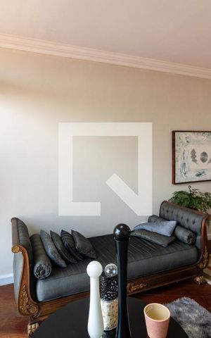 Casa à venda com 350m², 3 quartos e 2 vagas Casa à venda com 350m², 3 quartos e 2 vagasSala