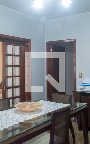 Casa à venda com 1321m², 3 quartos e 8 vagas Casa à venda com 1321m², 3 quartos e 8 vagasCopa