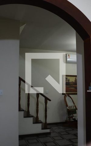 Casa à venda com 238m², 4 quartos e 4 vagasEscritório