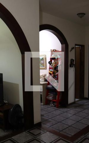 Casa à venda com 238m², 4 quartos e 4 vagasSala