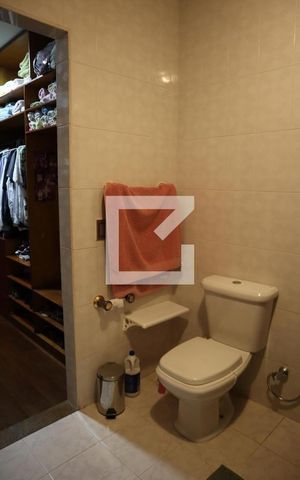 Casa à venda com 238m², 4 quartos e 4 vagasBanheiro da Suíte