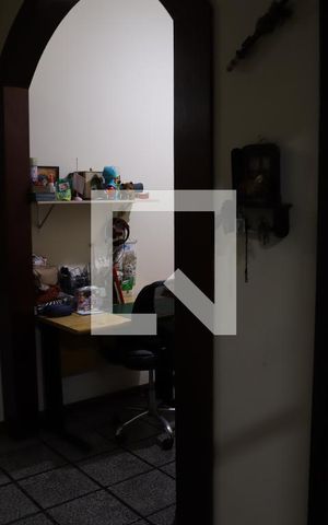 Casa à venda com 238m², 4 quartos e 4 vagasSala