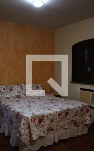 Casa à venda com 238m², 4 quartos e 4 vagasSuite