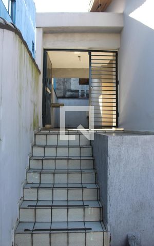 Casa à venda com 97m², 2 quartos e 3 vagas Casa à venda com 97m², 2 quartos e 3 vagasEscada