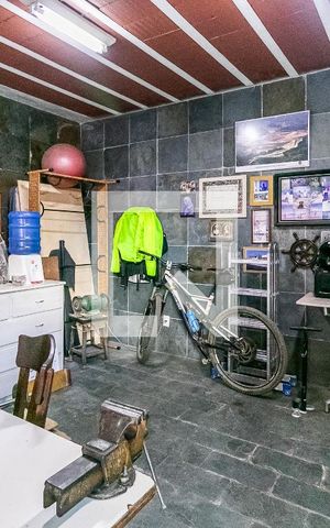 Casa à venda com 360m², 3 quartos e 4 vagas Casa à venda com 360m², 3 quartos e 4 vagasQuarto de Serviço