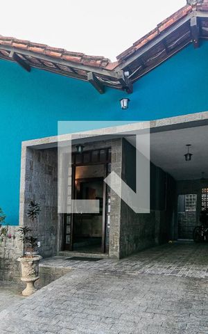 Casa à venda com 360m², 3 quartos e 4 vagas Casa à venda com 360m², 3 quartos e 4 vagasEntrada