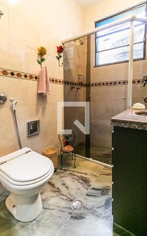 Casa à venda com 360m², 3 quartos e 4 vagas Casa à venda com 360m², 3 quartos e 4 vagasBanheiro Social