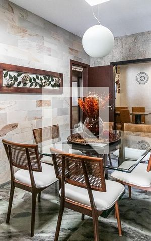 Casa à venda com 360m², 3 quartos e 4 vagas Casa à venda com 360m², 3 quartos e 4 vagasSala de Jantar