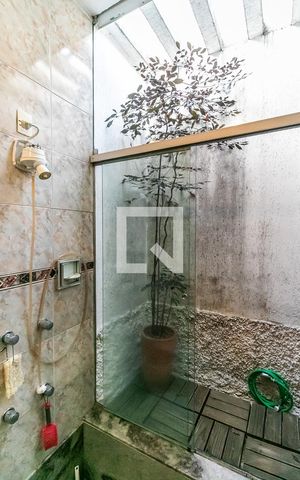 Casa à venda com 360m², 3 quartos e 4 vagas Casa à venda com 360m², 3 quartos e 4 vagasBanheiro da Suíte