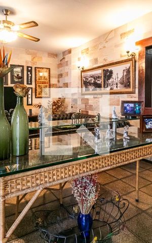 Casa à venda com 360m², 3 quartos e 4 vagas Casa à venda com 360m², 3 quartos e 4 vagasSala