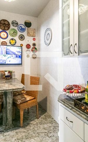 Casa à venda com 360m², 3 quartos e 4 vagas Casa à venda com 360m², 3 quartos e 4 vagasCopa