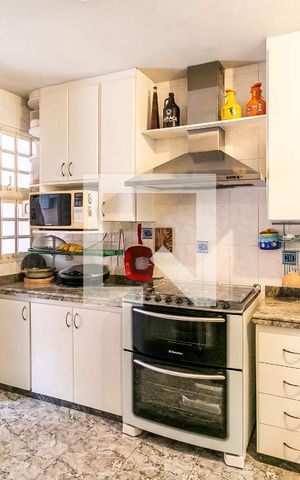 Casa à venda com 360m², 3 quartos e 4 vagas Casa à venda com 360m², 3 quartos e 4 vagasCozinha