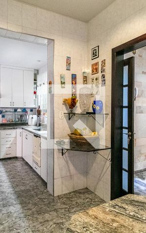 Casa à venda com 360m², 3 quartos e 4 vagas Casa à venda com 360m², 3 quartos e 4 vagasCopa