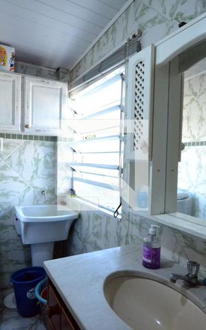 Casa à venda com 120m², 3 quartos e 1 vagaÁrea de Serviço integrada com banheiro