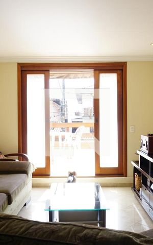 Casa à venda com 210m², 4 quartos e 2 vagasSala