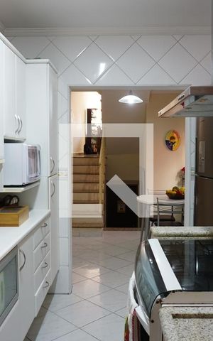 Casa à venda com 210m², 4 quartos e 2 vagasCozinha 