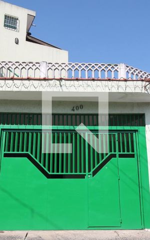 Casa à venda com 200m², 4 quartos e 2 vagasFachada
