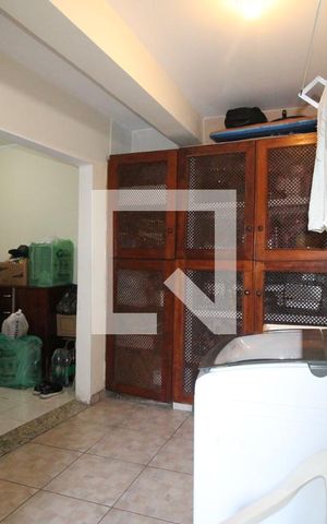 Casa à venda com 200m², 4 quartos e 2 vagasÁrea de Serviço