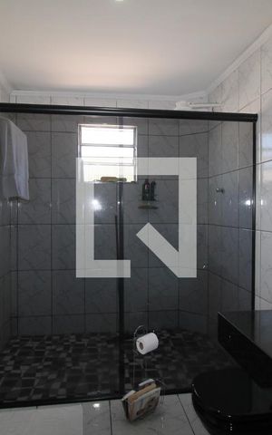 Casa à venda com 200m², 4 quartos e 2 vagasBanheiro da Suíte