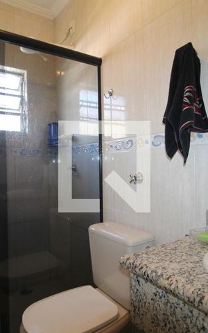 Casa à venda com 200m², 4 quartos e 2 vagasBanheiro