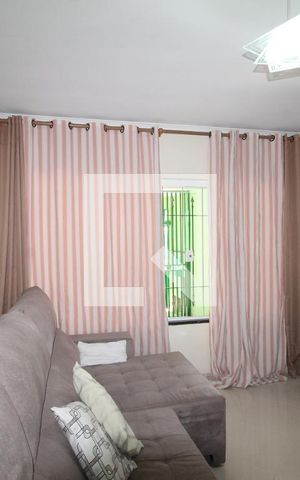 Casa à venda com 200m², 4 quartos e 2 vagasSala