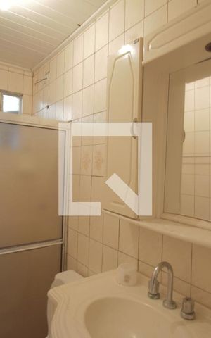 Casa para alugar com 70m², 2 quartos e 2 vagasBanheiro