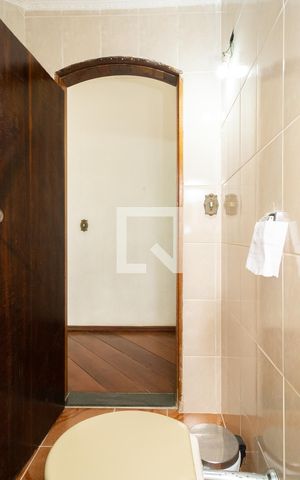 Casa à venda com 250m², 3 quartos e 2 vagas Casa à venda com 250m², 3 quartos e 2 vagasLavabo