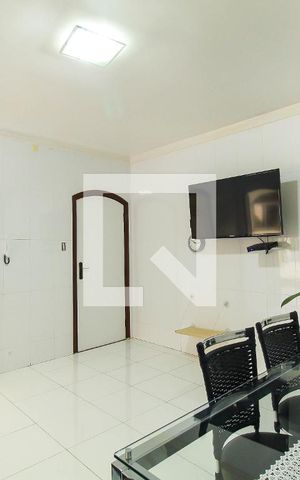 Casa à venda com 250m², 6 quartos e 4 vagas Casa à venda com 250m², 6 quartos e 4 vagasCozinha