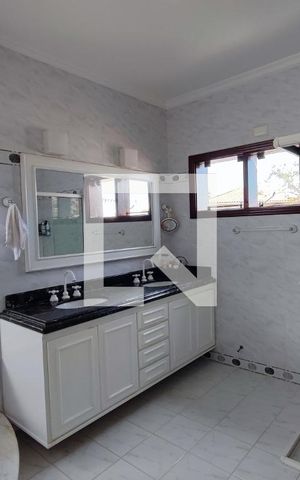 Casa à venda com 640m², 4 quartos e 5 vagasBanheiro Suíte Master